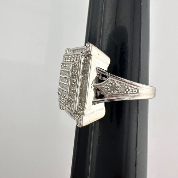 Elegant Princess Cut 1.00 Carat Diamond Ring - Size 7.25 - Picture 16 of 16